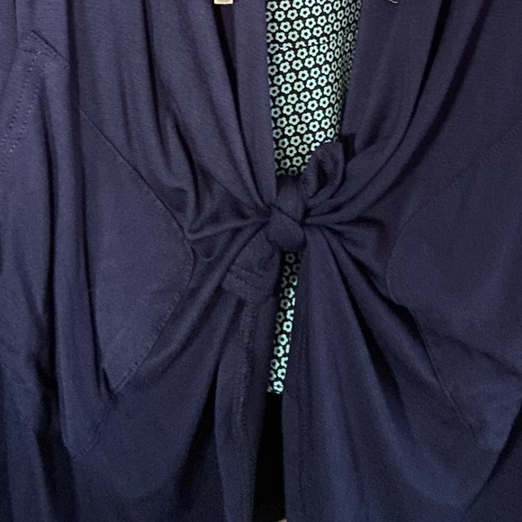 NWT VeryYoung Light Sleeveless Shawl Vest-Side Pockets-Versatile Piece-Also Ties - Picture 9 of 16